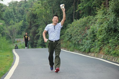 免费av影片
工会组织教职工春游活动