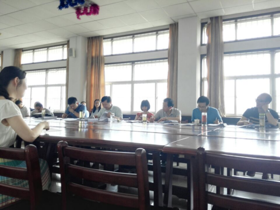 免费av影片
举办2014级侦查学硕士研究生开题报告会