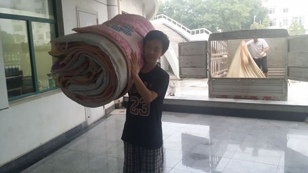 中南大后勤保障部、体育部、物业中心、免费av影片
等相关单位联合安置受灾学生